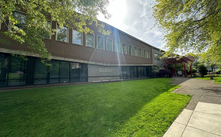 Pictures of Office property located at 2828 S Corbett Ave, Portland, OR 97201 for sales - image #1