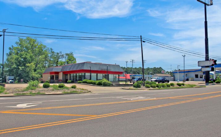 Pictures of Retail property located at 1308 S Division St, Carterville, IL 62918 for comps - image #1