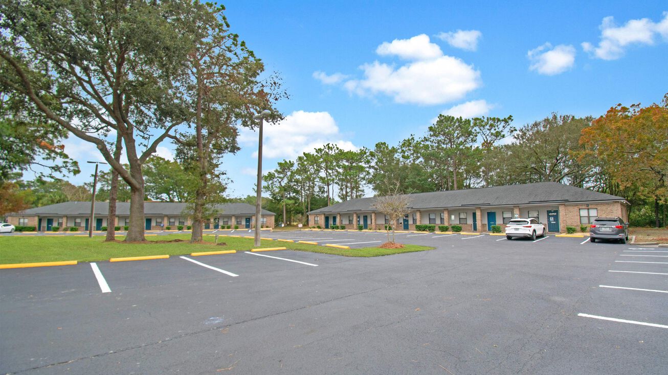 550 N Balmoral Circle , 204, 205, 206/207, 208/209, 303/304 and 308/309