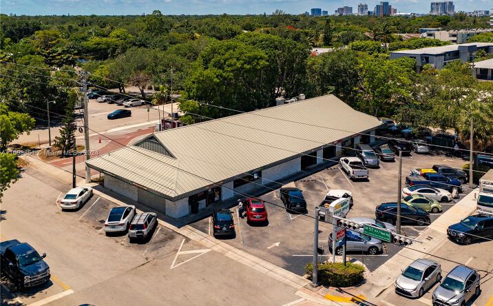 Pictures of Retail property located at 7400 SW 57th Ave, South Miami, FL 33143 for sales - image #1