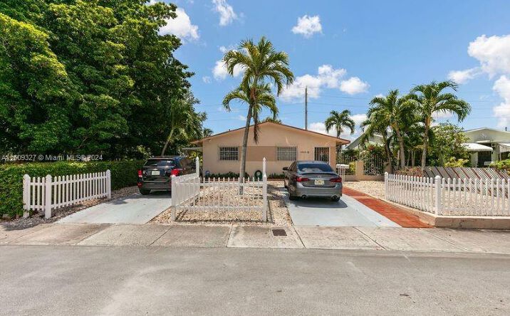 4074 NW 4th St, Miami, FL 33126 | Crexi.com