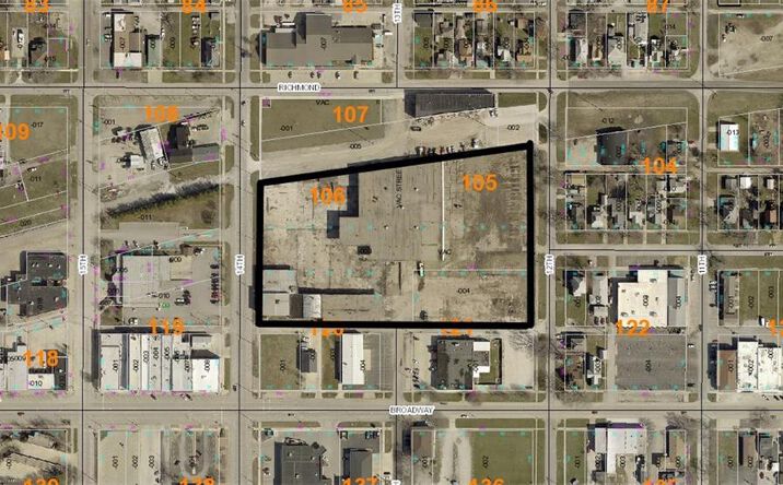 Pictures of Land property located at 120 N 14th St, Mattoon, IL 61938 for sales - image #1