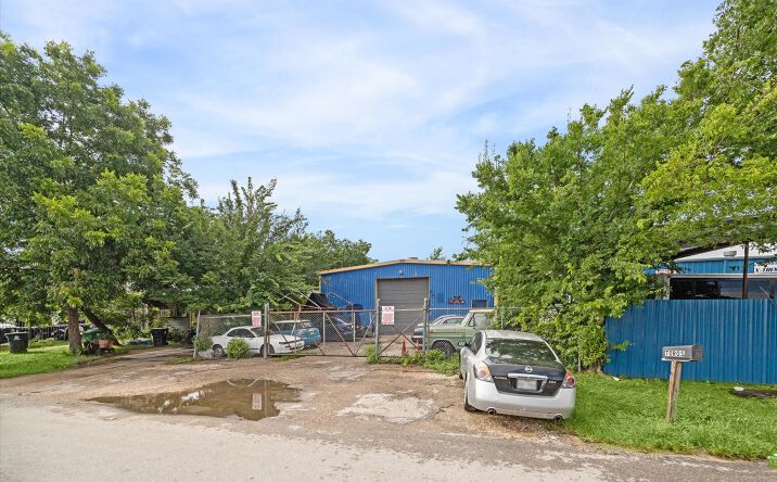 Pictures of Industrial property located at 8919 Daffodil St, Houston, TX 77063 for sales - image #1