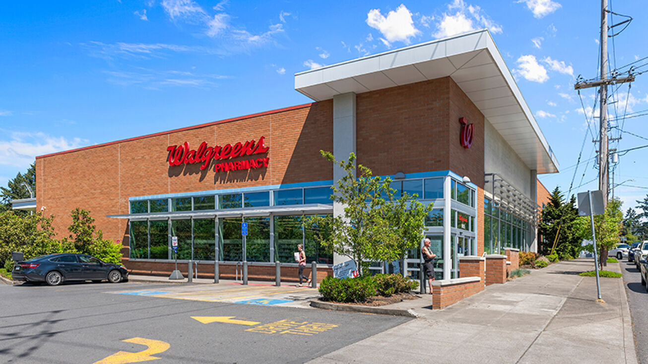 Pictures of Retail property located at 9855 SW Capitol Hwy, Portland, OR 97219 for sales - image #1