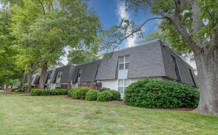 Pictures of Multifamily property located at 313 Silver Isles Blvd, Hampton, VA 23664 for sales - image #1