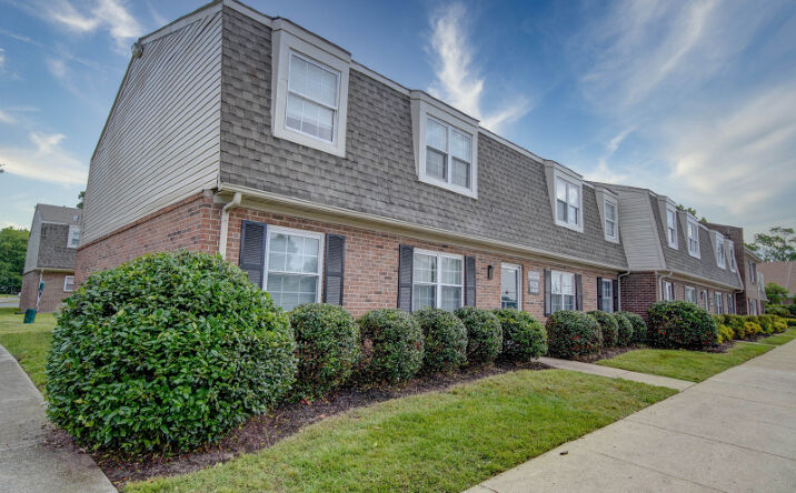 Pictures of Multifamily property located at 6020 Churchland Blvd, Portsmouth, VA 23703 for sales - image #1