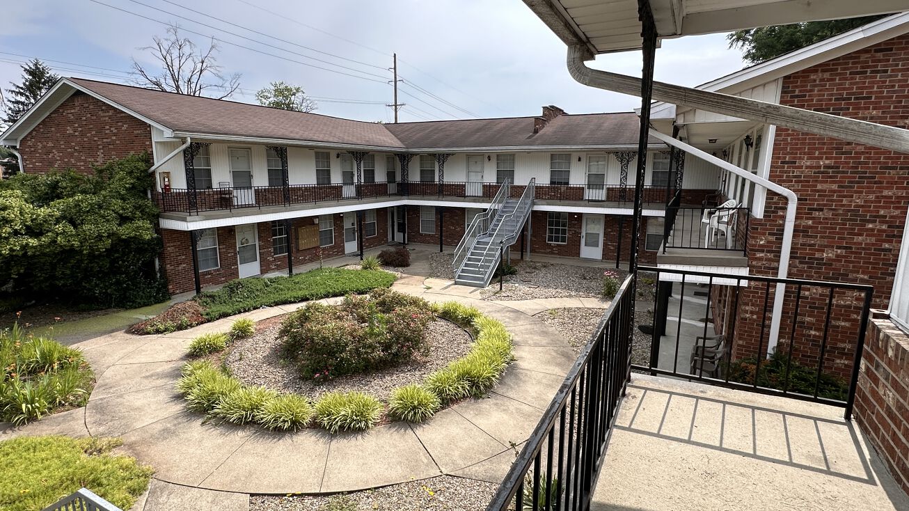 1900 Farnsley Rd, Louisville, KY 40216