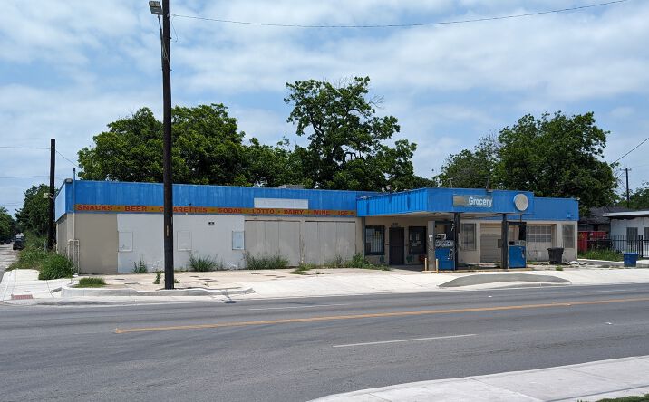 Pictures of Retail property located at 815 N New Braunfels Ave, San Antonio, TX 78202 for sales - image #1