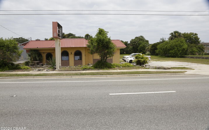 Pictures of Retail, Special Purpose property located at 2309 S Ridgewood Avenue, South Daytona, FL 32119 for sales - image #1