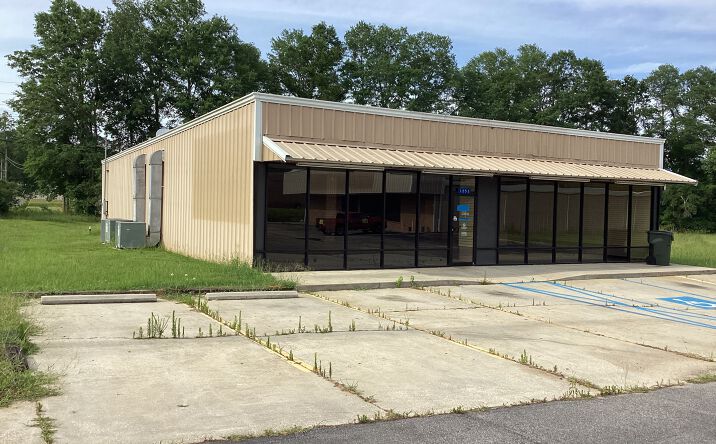 Pictures of Retail property located at 1253 S Forest Ave, Luverne, AL 36049 for sales - image #1