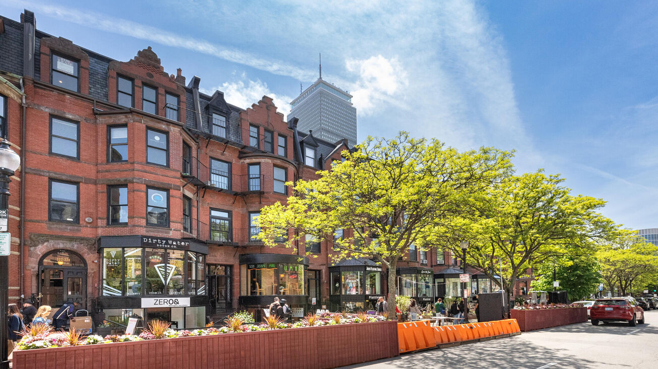 222232 Newbury, Boston, MA 02116