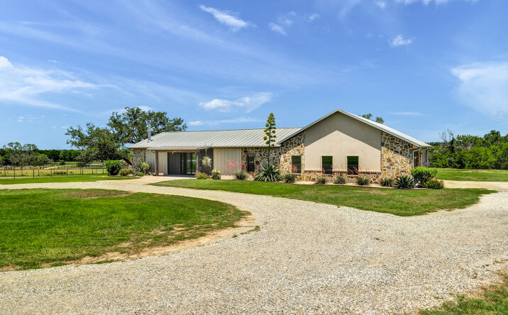 Pictures of Mixed Use property located at 122 Valley View Ln, Weatherford, TX 76087 for sales - image #1
