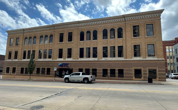 Pictures of Office property located at 123 5th St SE, Cedar Rapids, IA 52401 for sales - image #1