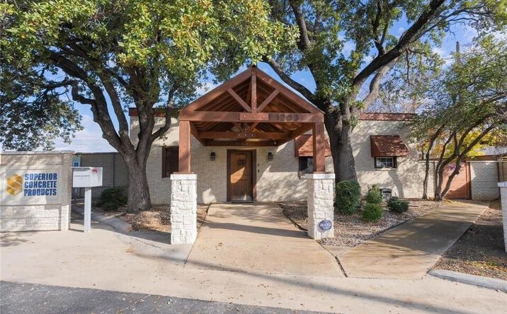image of property at 1203 RAIDER DR Euless TX 76040-6238