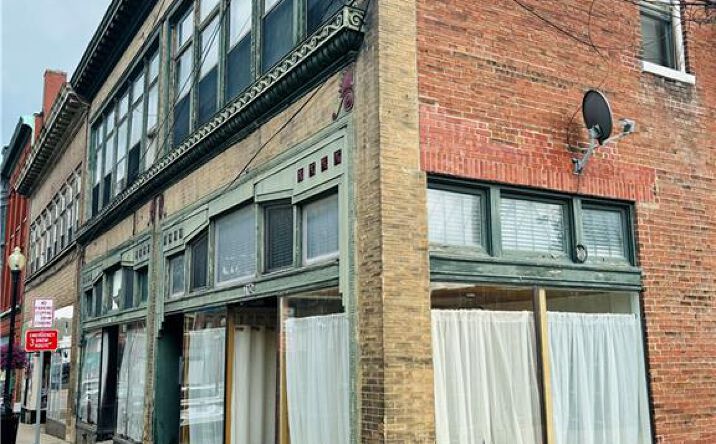 Pictures of Retail property located at 712A Francis Street, St Joseph, MO 64501 for sales - image #1