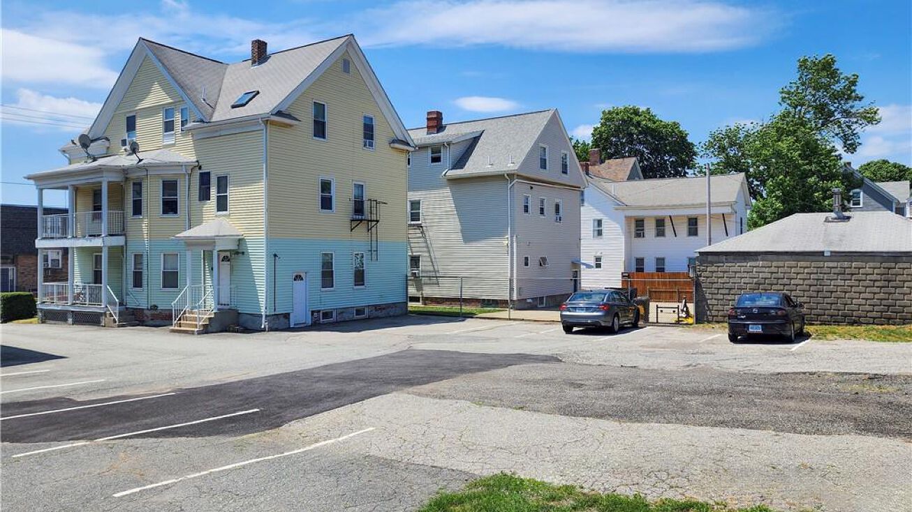 92 Anthony Ave, Pawtucket, RI 02860