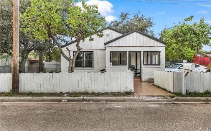 Pictures of Multifamily property located at 108 S Esperanza Street, Pharr, TX 78577 for sales - image #1