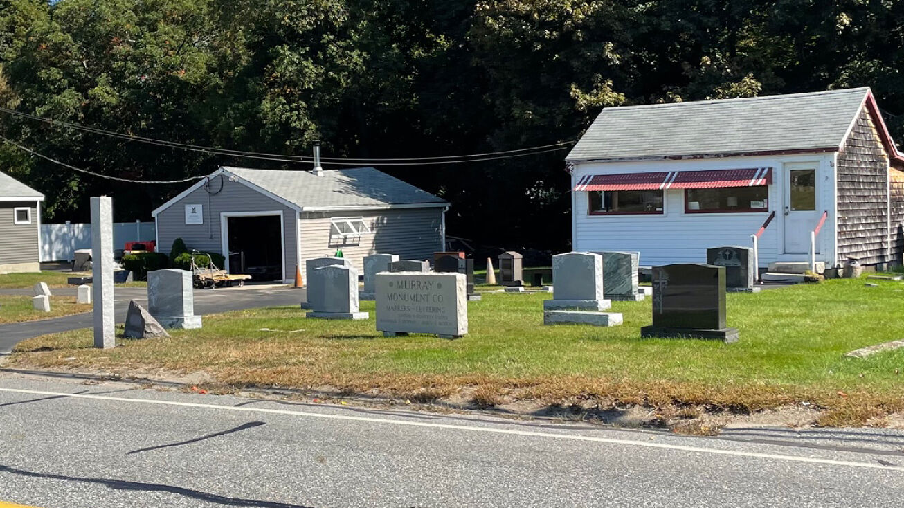 9 Farm St, Blackstone, MA 01504