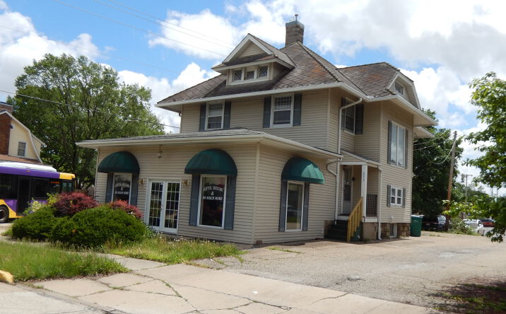 Pictures of Mixed Use property located at 233 E Carroll St, Macomb, IL 61455 for sales - image #1