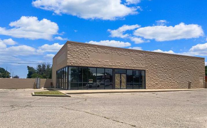 Pictures of Retail property located at 1360 N Hillside St, Wichita, KS 67214 for sales - image #1