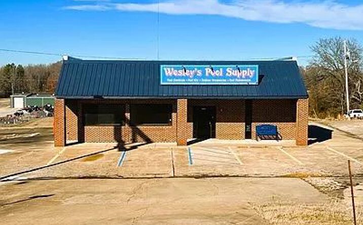 Pictures of Retail property located at 2310 Sunset Dr, Grenada, MS 38901 for sales - image #1