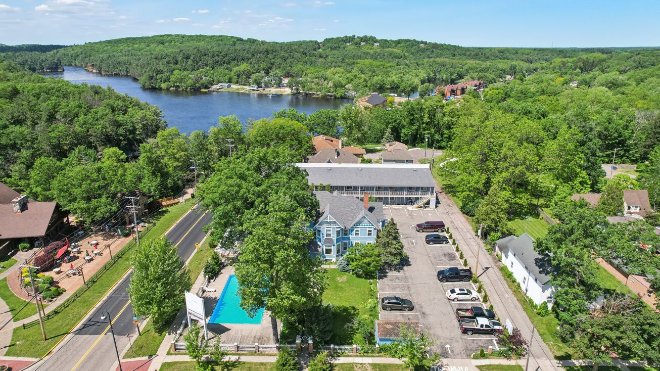 Pictures of Hospitality property located at 910 River Rd, Wisconsin Dells, WI 53965 for sales - image #1