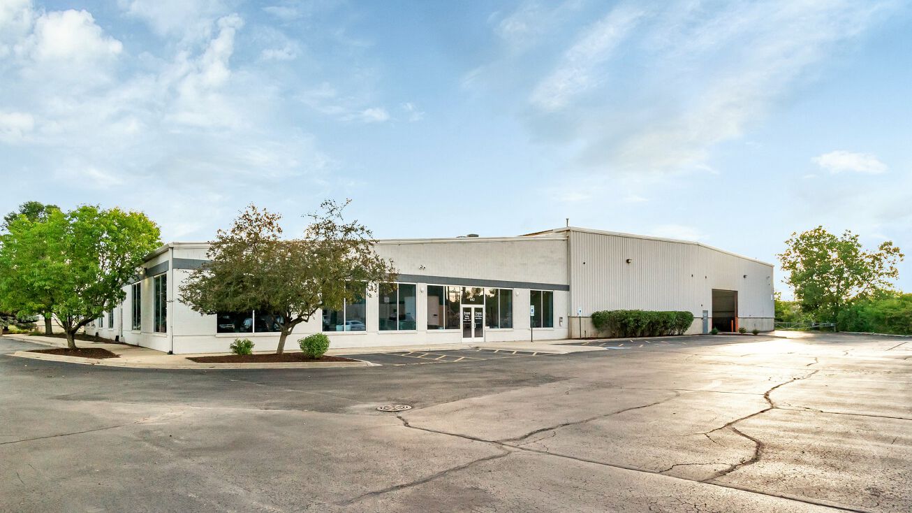 642 Forestwood Dr, Romeoville, IL 60446