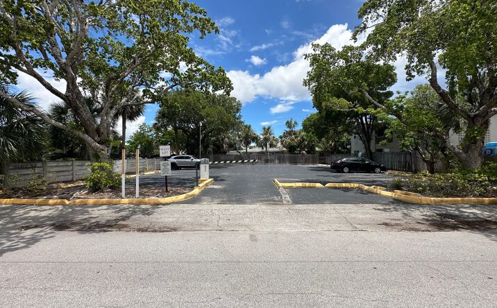 Pictures of Land property located at 2415 NE 11th St, Fort Lauderdale, FL 33304 for sales - image #1