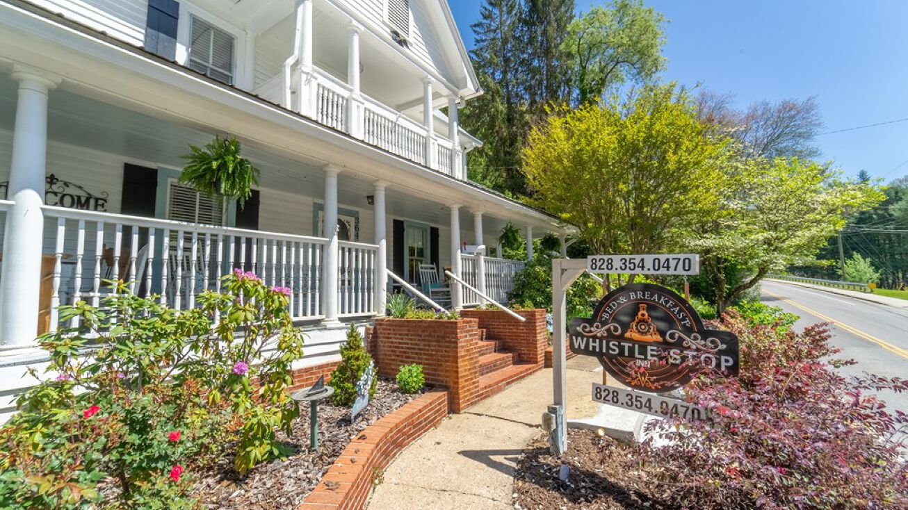 364 Haywood Rd, Dillsboro, NC 28725