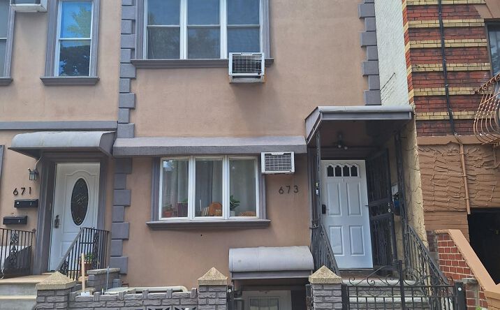 Pictures of Multifamily property located at 673 Metropolitan Avenue, Brooklyn, NY 11211 for sales - image #1