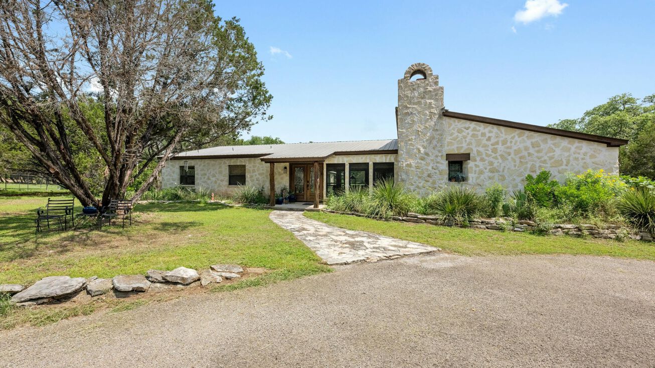 108 S Valley View, Wimberley, TX 78676