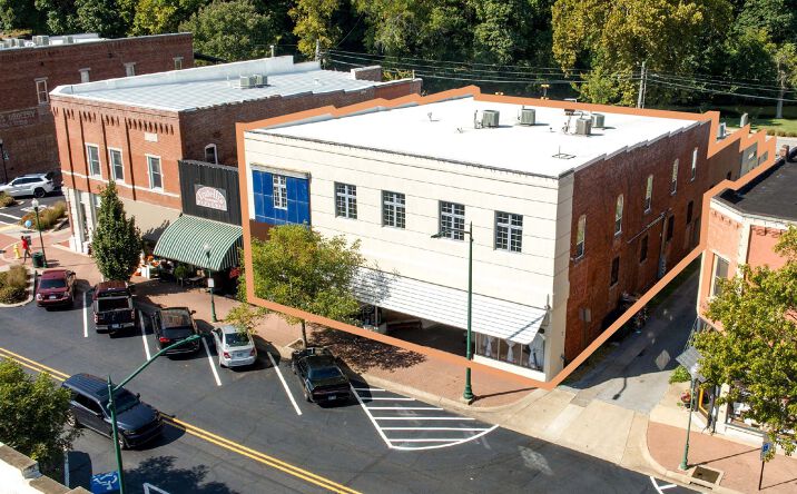 Pictures of Retail, Office, Mixed Use property located at 116 S Broadway St, Siloam Springs, AR 72761 for sales - image #1