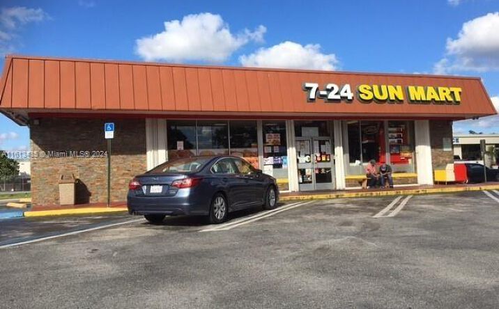 Pictures of Retail property located at 7811 W Sample Rd, Coral Springs, FL 33065 for sales - image #1