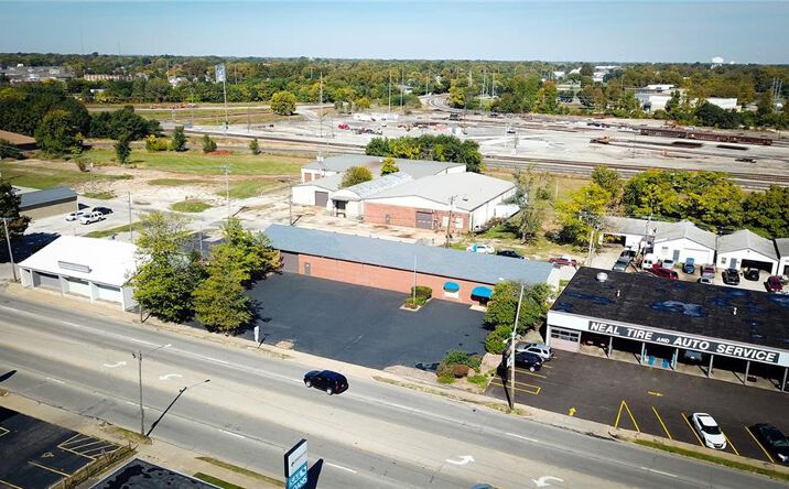 Pictures of Industrial property located at 1020 E Eldorado St, Decatur, IL 62521 for sales - image #1