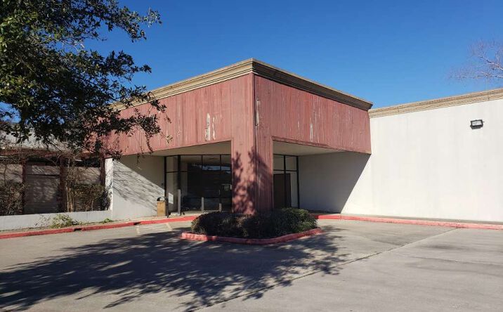 Pictures of Mixed Use property located at 17222 Red Oak Dr, Houston, TX 77090 for sales - image #1
