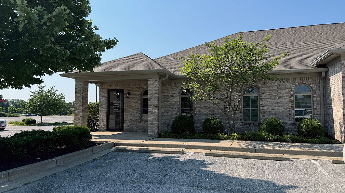 299 Shiloh Crossing Dr, Avon, IN 46123