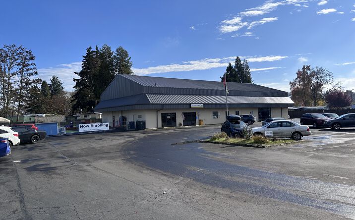 Pictures of Retail property located at 160 N Mill St, Creswell, OR 97426 for sales - image #1