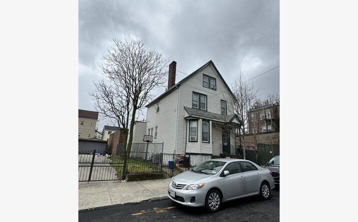 Pictures of Mixed Use property located at 136 Prospect St, Staten Island, NY 10304 for sales - image #1