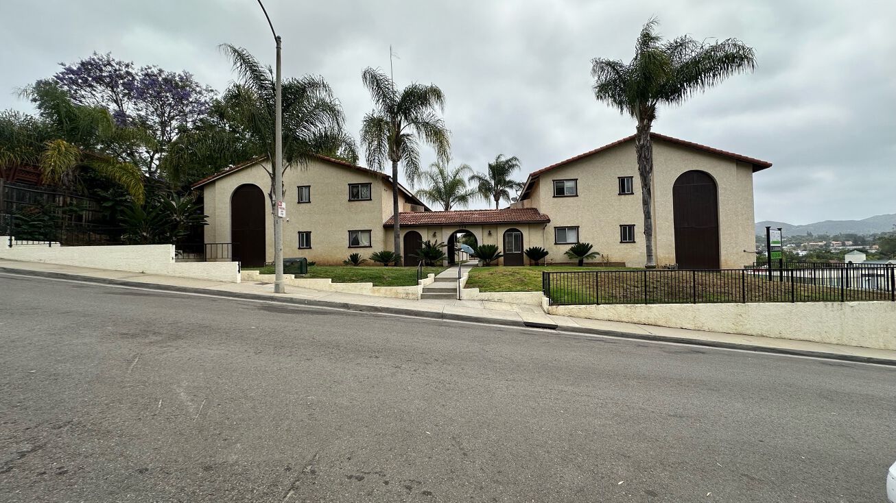 714 Franklin Ln, Vista, CA 92084