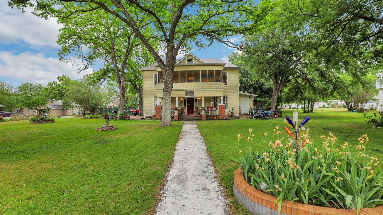 203 W Commerce St, San Saba, TX 76877 | Crexi.com