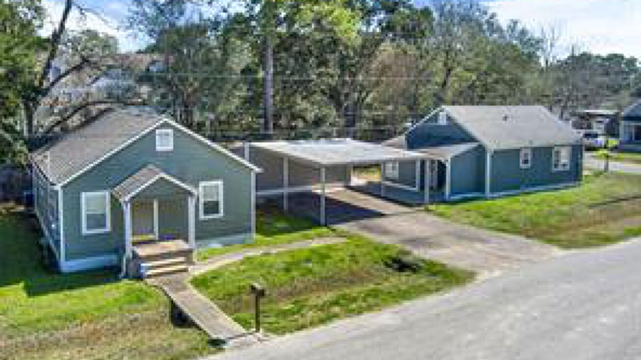 918 W Lang St, Alvin, TX 77511