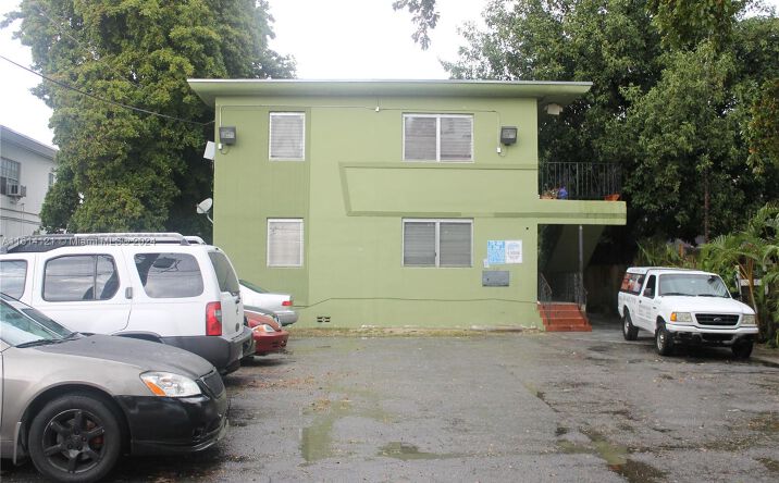 Pictures of Multifamily property located at 1565 SW 6th St, Miami, FL 33135 for sales - image #1
