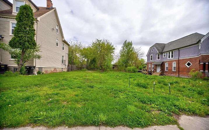 Pictures of Land property located at 1751 W Warren Ave, Detroit, MI 48208 for sales - image #1