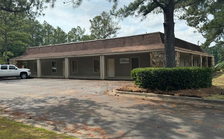 Pictures of Office property located at 106 Olympia Dr, Warner Robins, GA 31093 for sales - image #1
