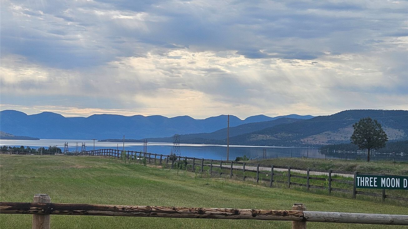 Nhn Three Moon Drive, Elmo, MT 59915