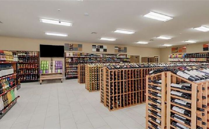 Pictures of Retail property located at  for sales - image #1