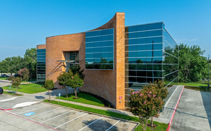 Pictures of Office property located at 7840 North Sam Houston Pkwy W, Houston, TX 77064 for sales - image #1