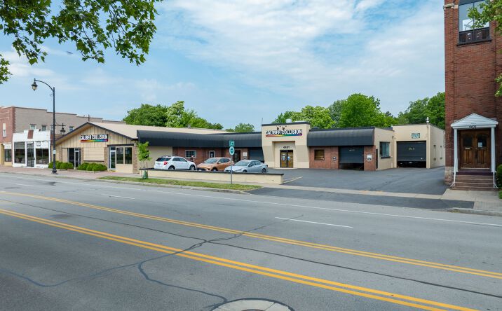 Pictures of Retail property located at 4401 Lake Ave, Rochester, NY 14612 for sales - image #1