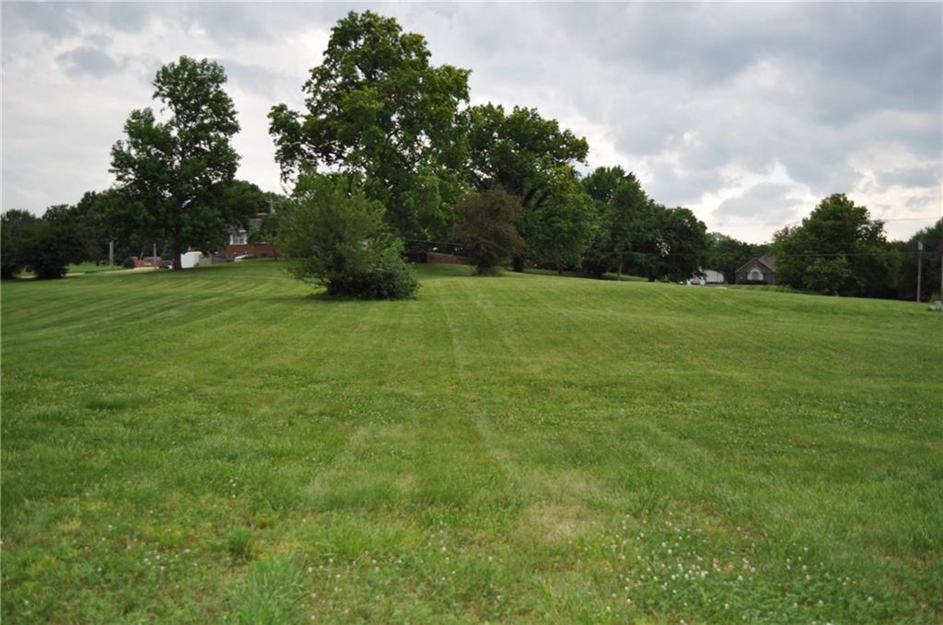 4311 Hidden Valley Dr, St Joseph, MO 64506