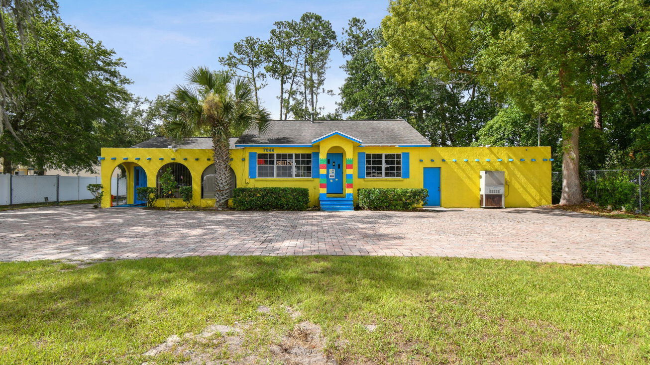 7044 BEACH Boulevard, Jacksonville, FL 32216